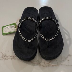 Sanuk Black and White Women's Sandals